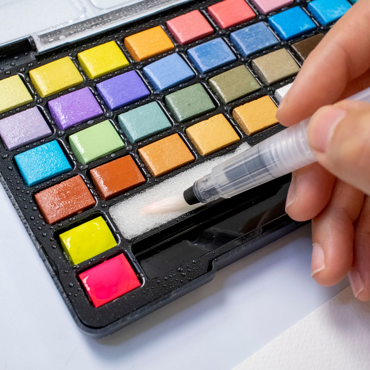 Artecho Aquarellfarben Set - 40 Farben inkl. Perlglanz & Neon mit Wasserpinsel & Schwamm