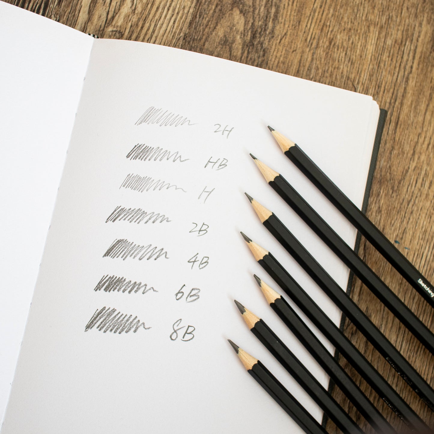 Mont Marte Signature Bleistift Set – 10 Stück, verschiedene Härtegrade