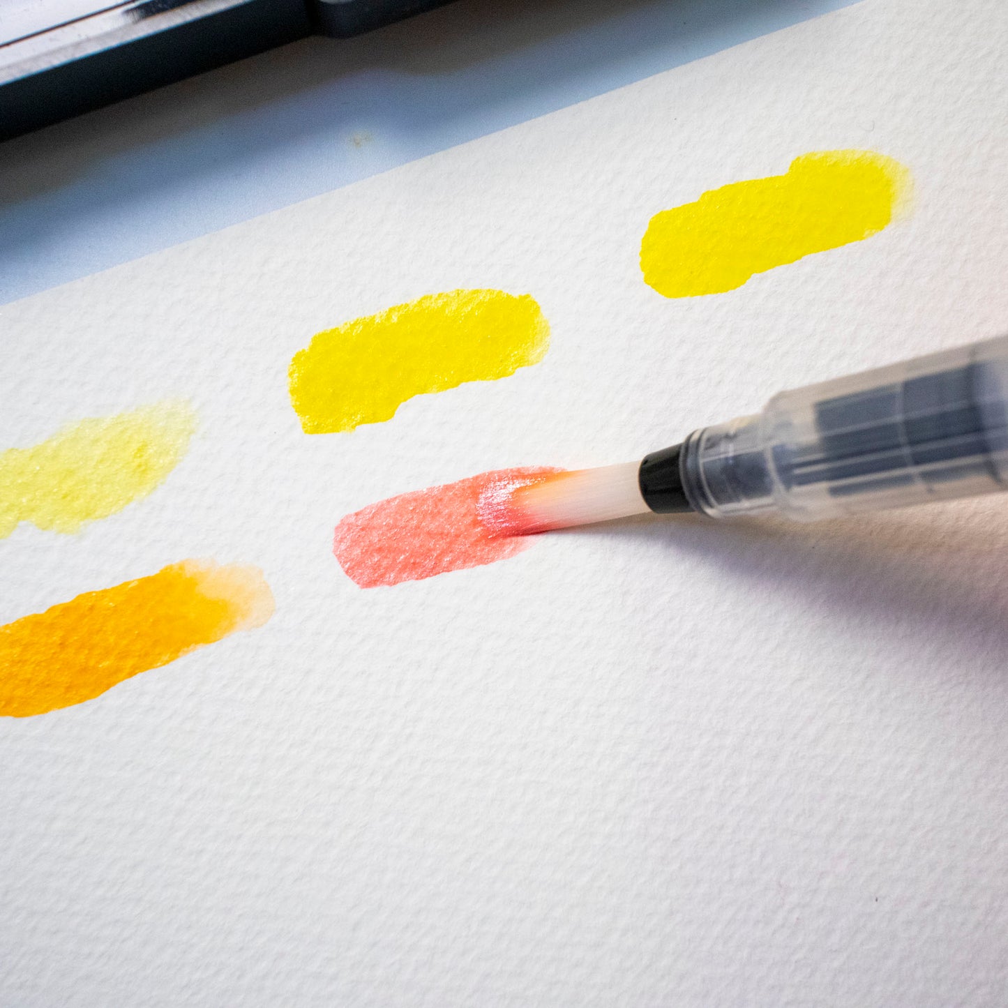 Artecho Aquarellfarben Set - 40 Farben inkl. Perlglanz & Neon mit Wasserpinsel & Schwamm