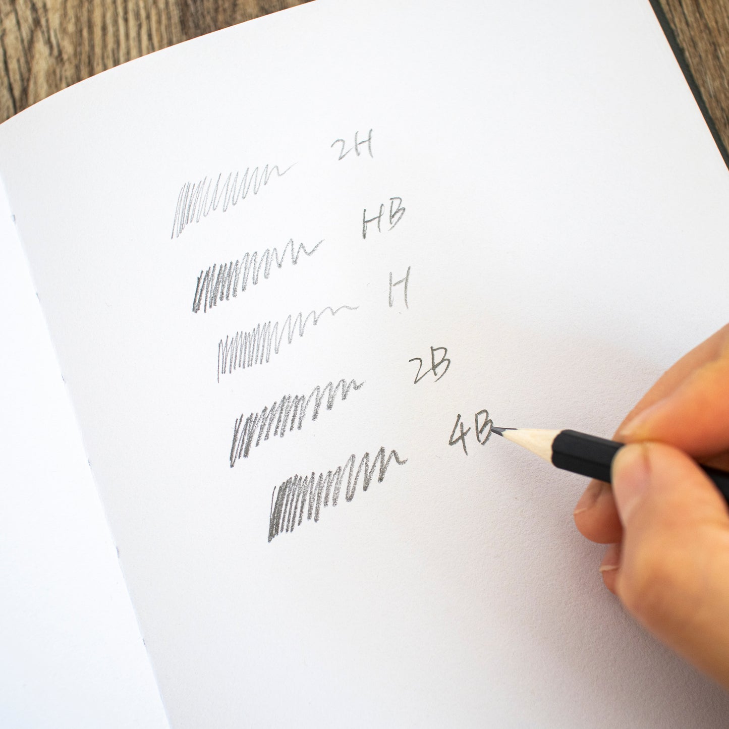Mont Marte Signature Bleistift Set – 10 Stück, verschiedene Härtegrade